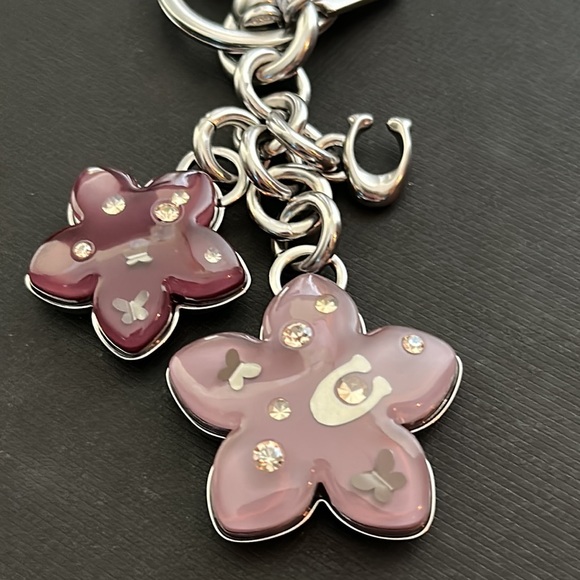 NWT Coach Flower Cluster Bag Charm Tea Rose Resin Keychain Handbag - Picture 3 of 7